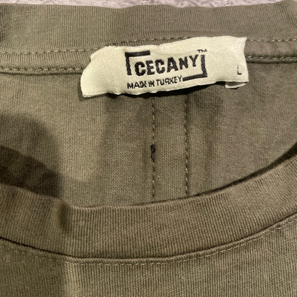 Cecany Suburbia Olive Green Men's T-Shirt Size Large - Picture 2 of 7